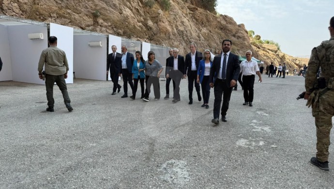 PKK  üyesi ilk grup silah bıraktı: Silahlarımızı özgür irademizle imha ediyoruz.